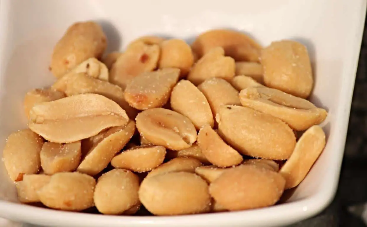 roasted salty peanuts